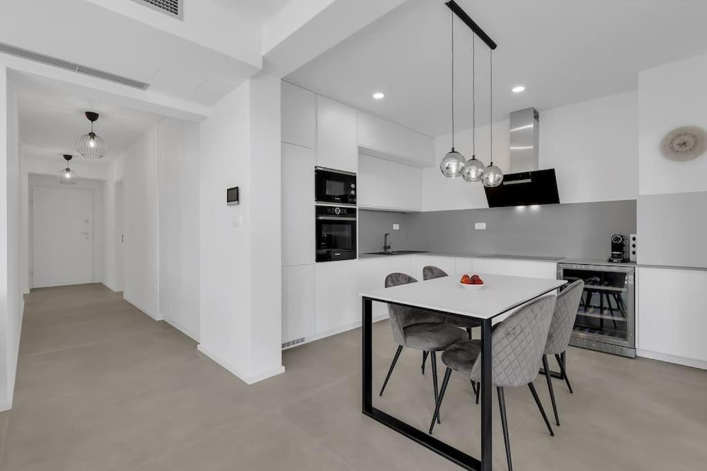 Apartman Delux With Private Pool - Makarska Exklusiv Tučepi Zewnętrze zdjęcie