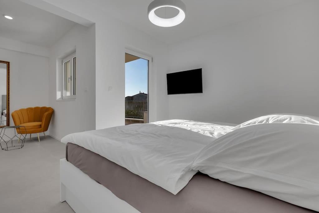 Apartman Delux With Private Pool - Makarska Exklusiv Tučepi Zewnętrze zdjęcie